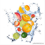 Свежие фрукты и вода